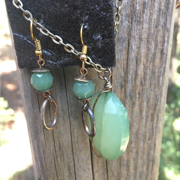 Jewelry - Vintage look necklace and earring bundle green on gold set lariat necklace,HP25